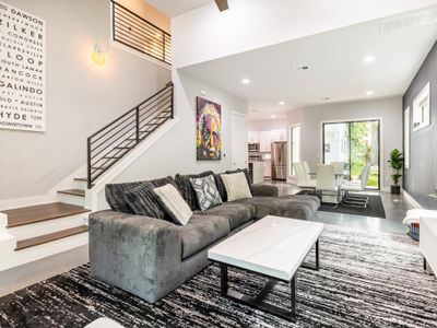 Downtown 6 Bedroom, Putting Green, Pool Table