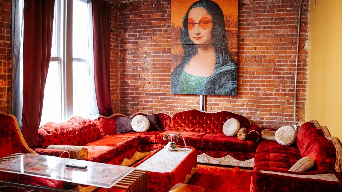 Broadway Penthouse: Stadium View gallery image 4