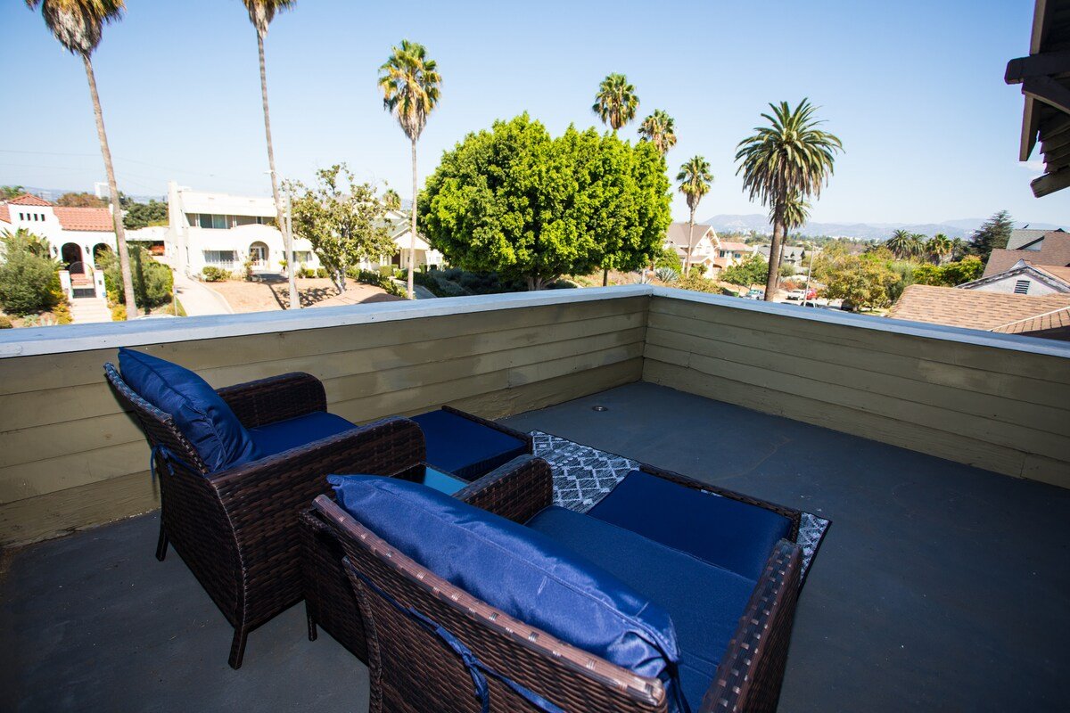 Spacious 2 story w/ views and desirable amenities gallery image 4