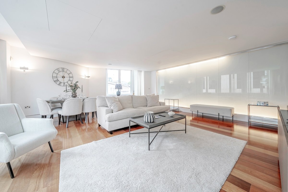 Harrods Platinum Pad gallery image 2