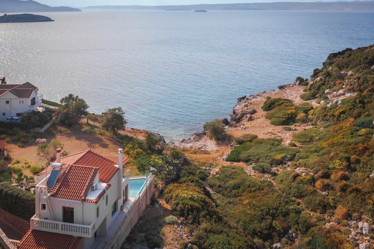 Beach front ★Heated Pool★Gym & Sauna★Walk to all gallery image 2