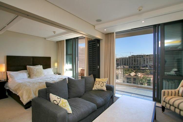 Photo 2 of Juliette 503 accommodation in V&A Waterfront, Cape Town with 1 bedrooms and 1 bathrooms