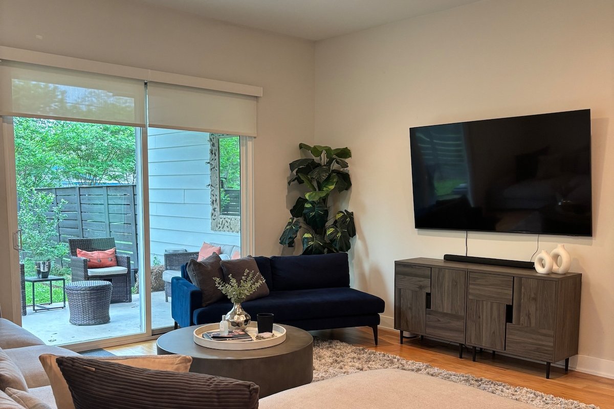 Chic Home Near Airport, SoCo, DT gallery image 2