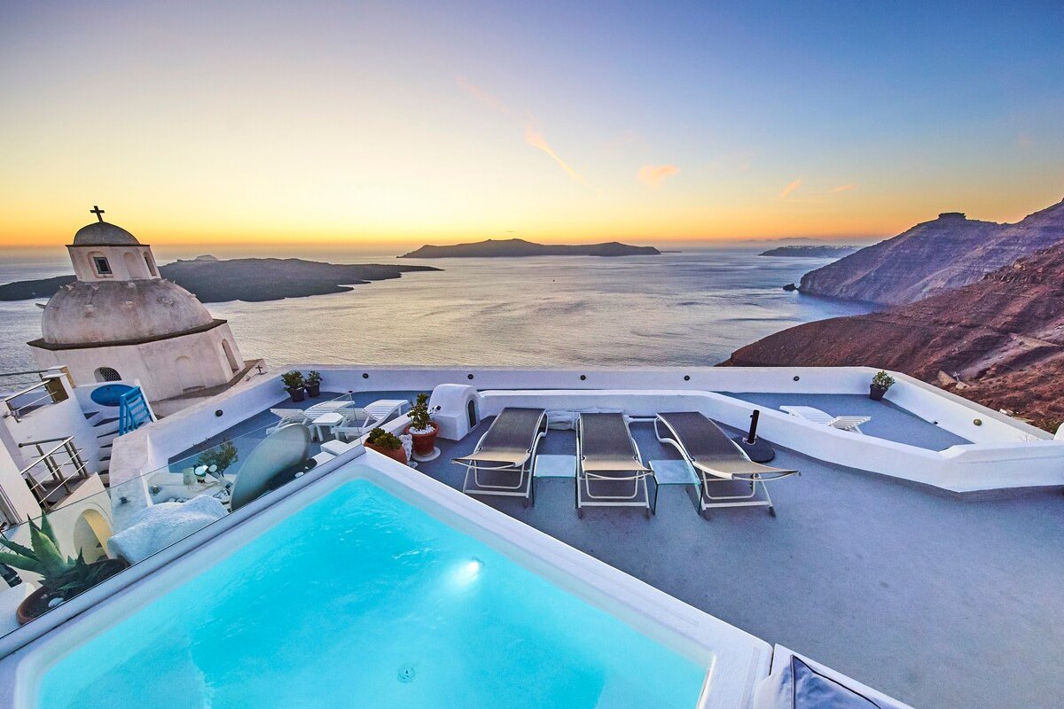 Three bedroom Villa with two Caldera View Jacuzzi gallery image 3