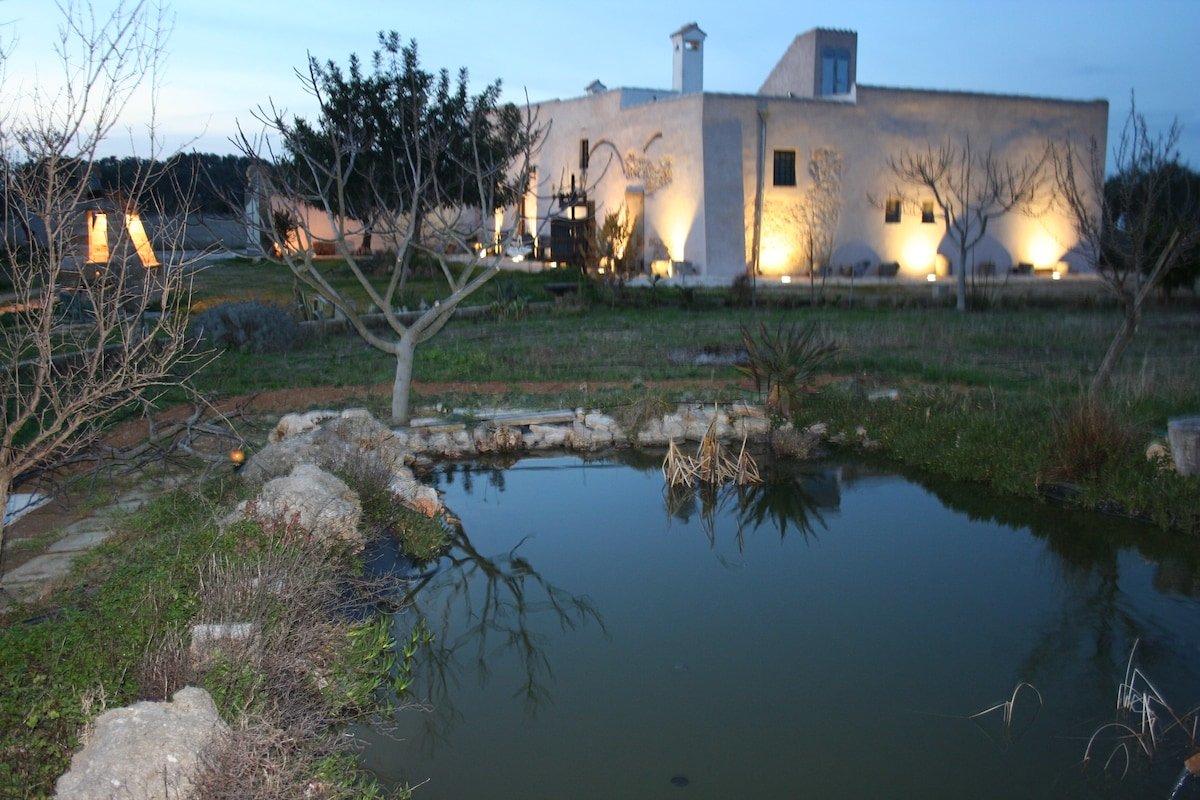 Masseria Mattiani XVII cent. swimming pool jogging gallery image 2