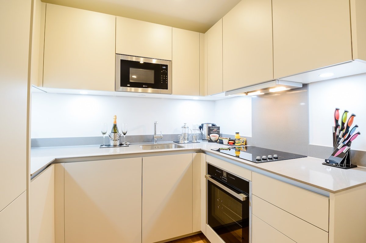 Stylish, Spacious 2 Bed 2 Bath, Ashburn Gardens gallery image 5