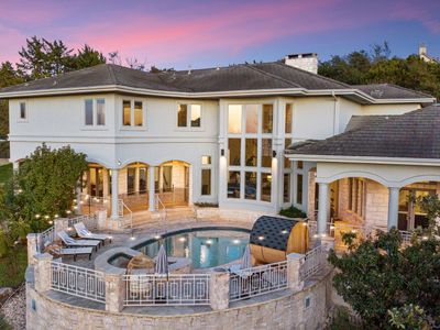 Sleeps 22+|15min ATX & Lake |Theater|Arcade| Sauna