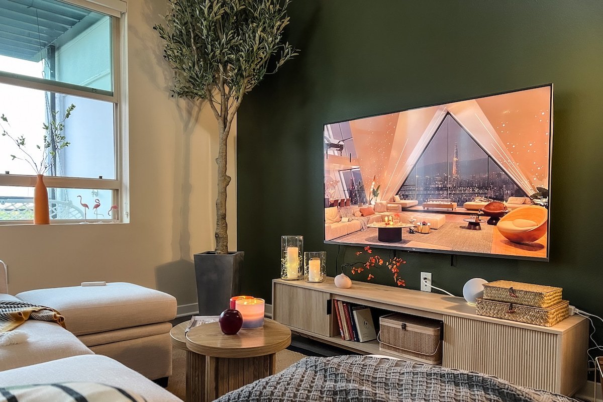 Central Mid-Wilshire | Elegant Family Townhome gallery image 5