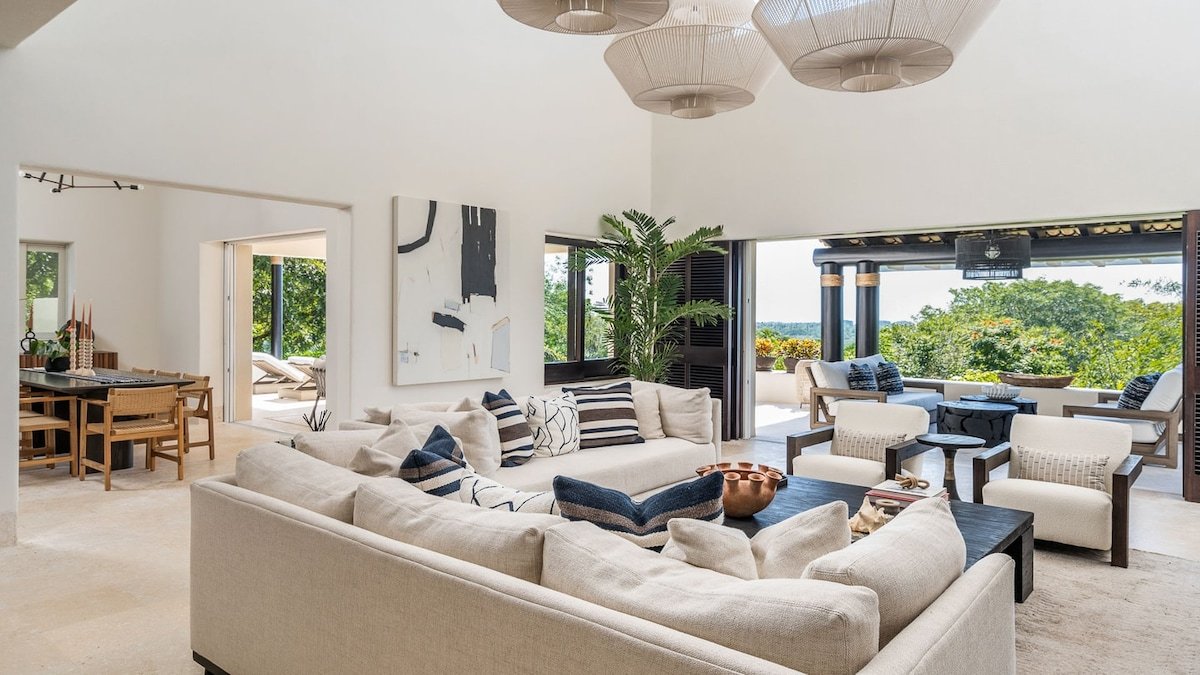 Sleek Four Seasons Private Villa With Ocean Views