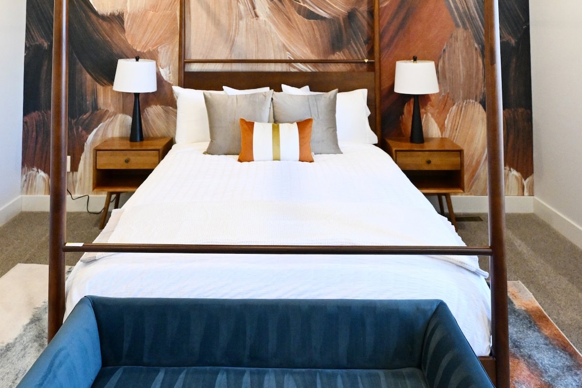 Columbus Palace w/ Rooftop Hot Tubs & Game Room gallery image 5