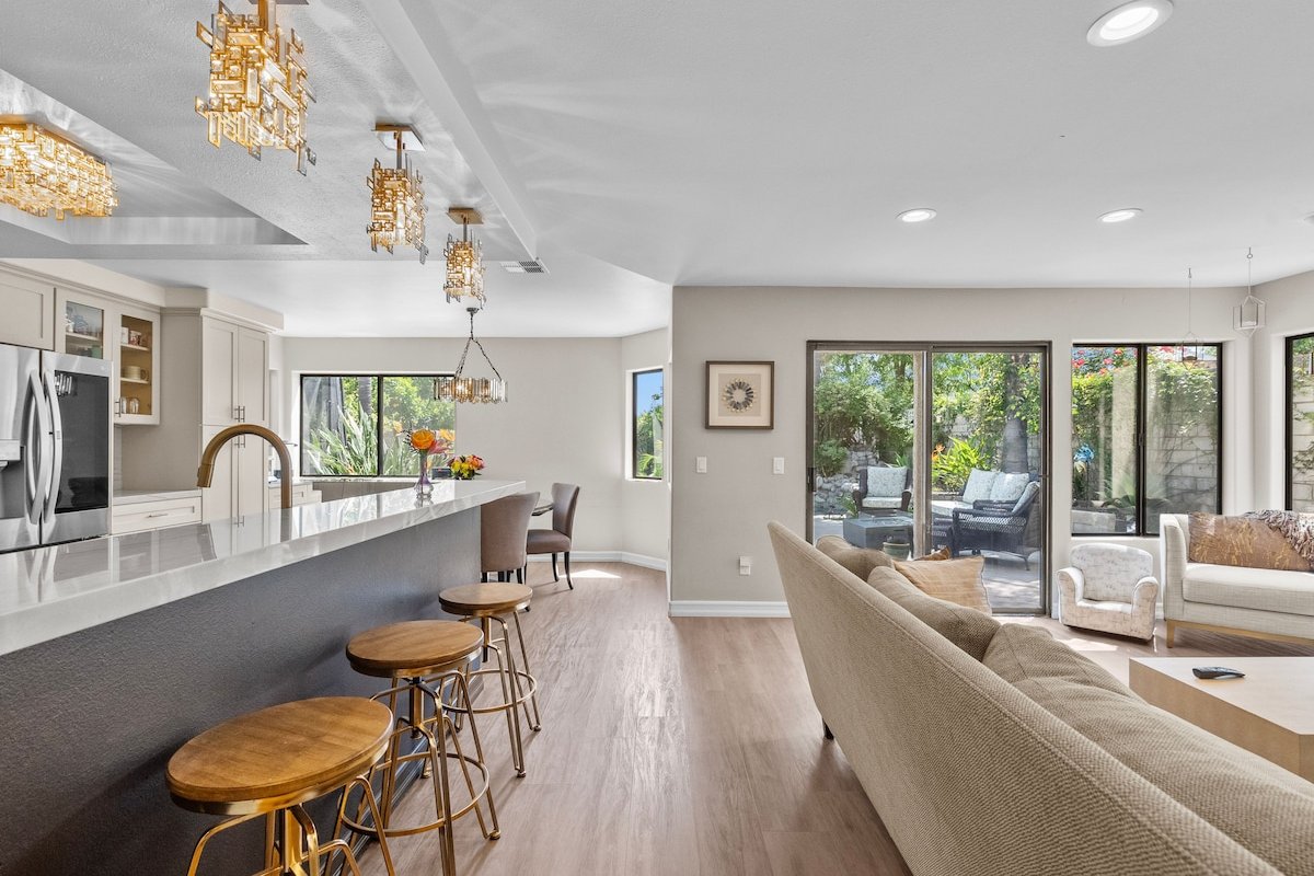 Newly remodeled home w pool/spa gallery image 3