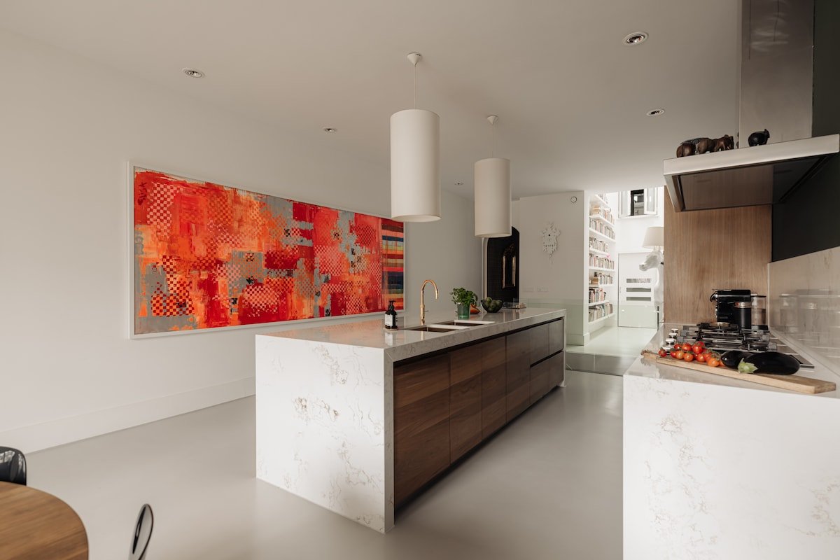 Grand 4 Bedroom Townhouse with a Roof Terrace gallery image 4