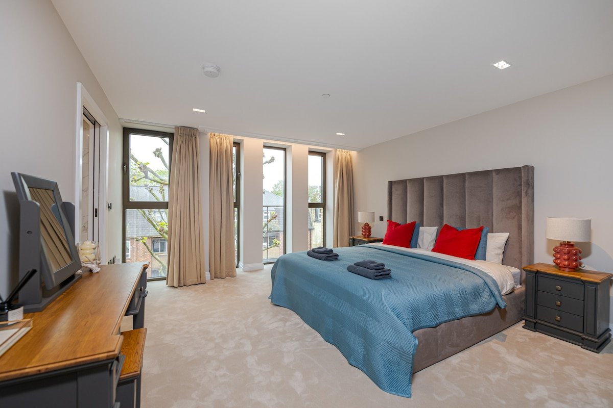 Luxury 2 bed Duplex Kensington Olympia w A/C lift gallery image 5
