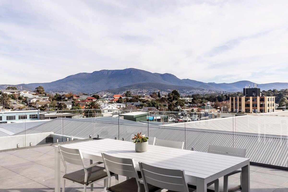 Little Island Apartments #11 gallery image 3