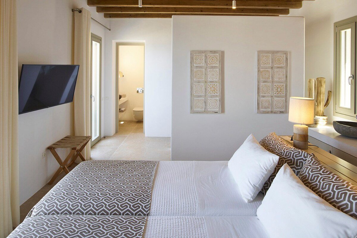 “Daenerys” by Aqualiving Villas gallery image 5