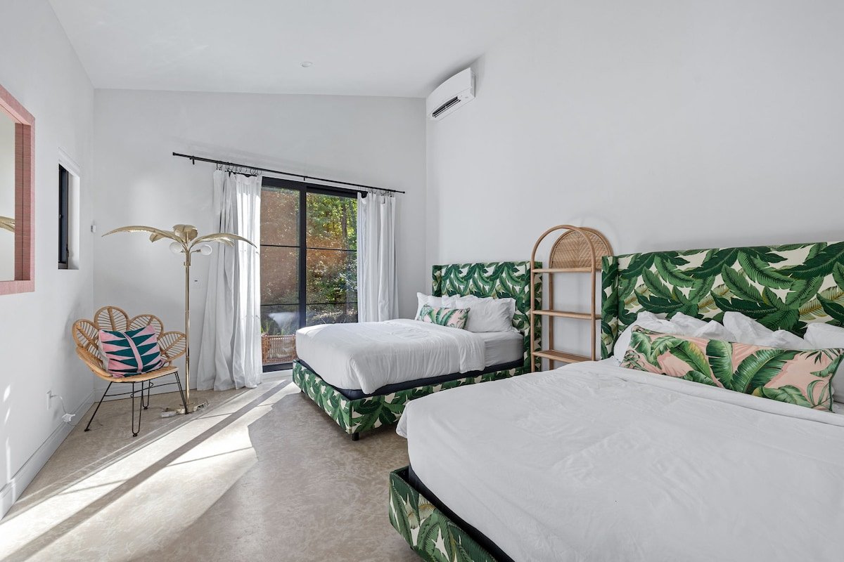 Fab Vacay Home, Pool, Walk to Lake Michigan Beach gallery image 5