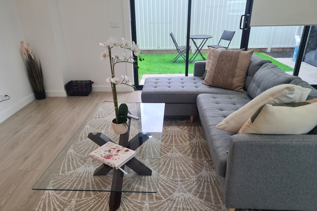 2 Houses Retreat (10 & 12) gallery image 4