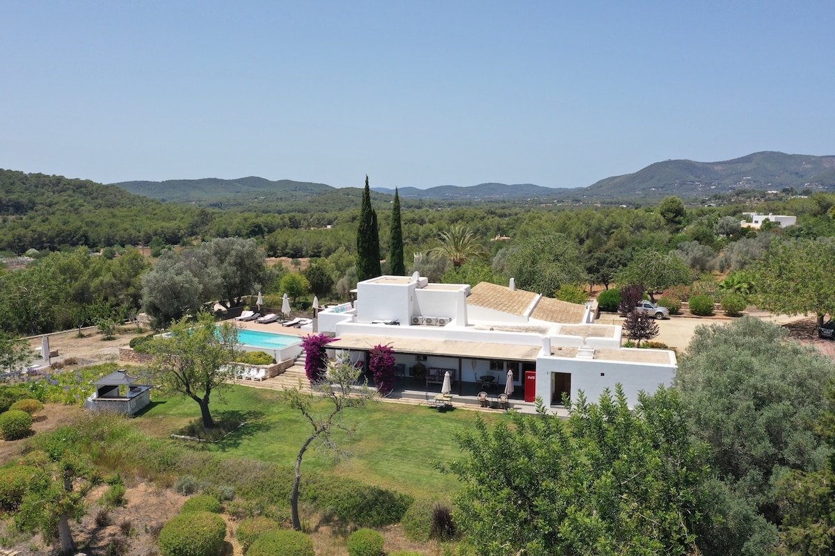 Sea views- Infinity pool- Outdoor gym- Sauna