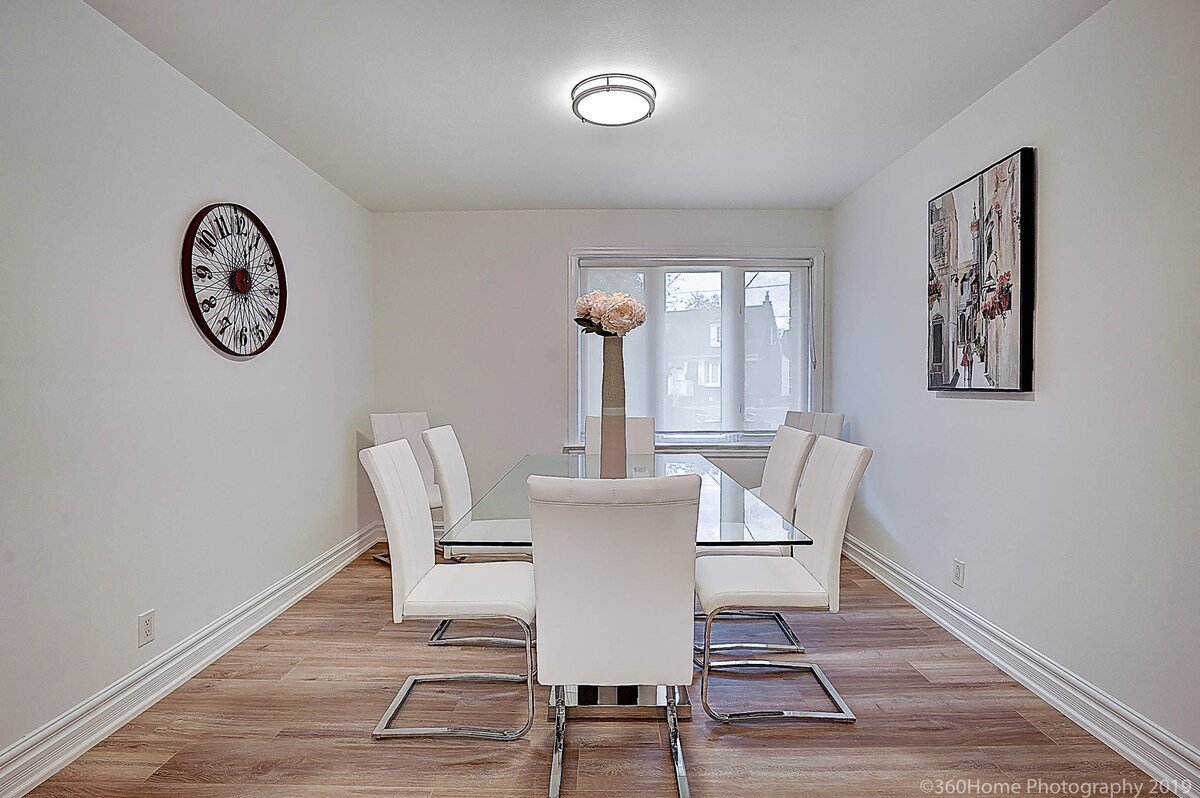 Beautiful Modern Home, Heart of Bayview Village gallery image 5