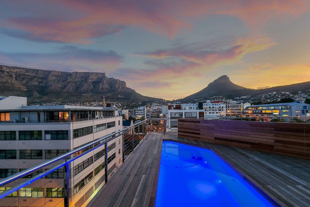 Penthouse, Heated Pool & Table Mountain View gallery image 3