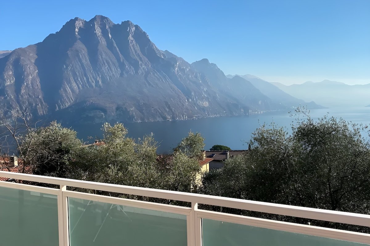 Happy Guest Apartments – Blue Apartment gallery image 2