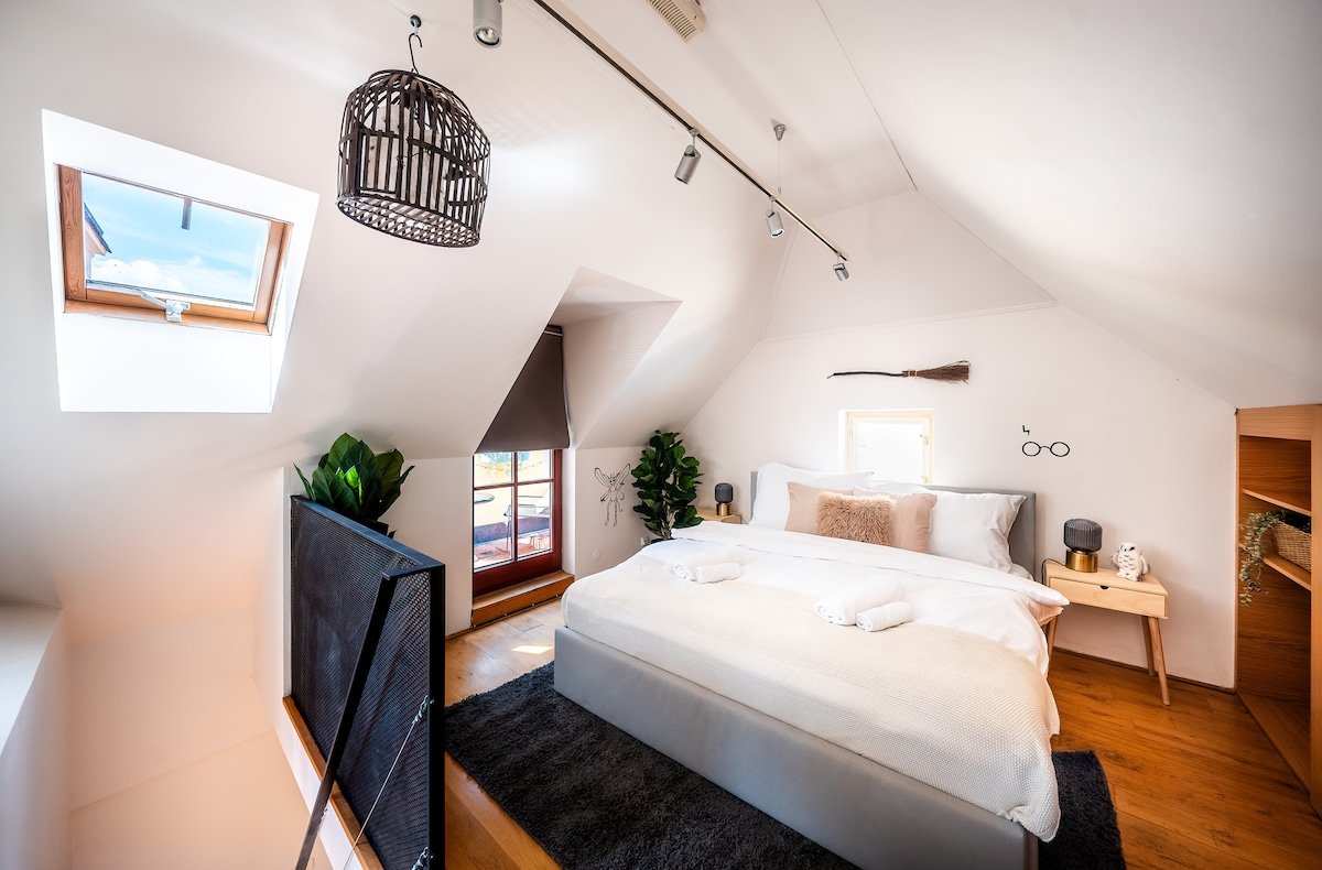 4BR+2.5Bath Harry Potter Old TOWN + GREAT patio gallery image 5