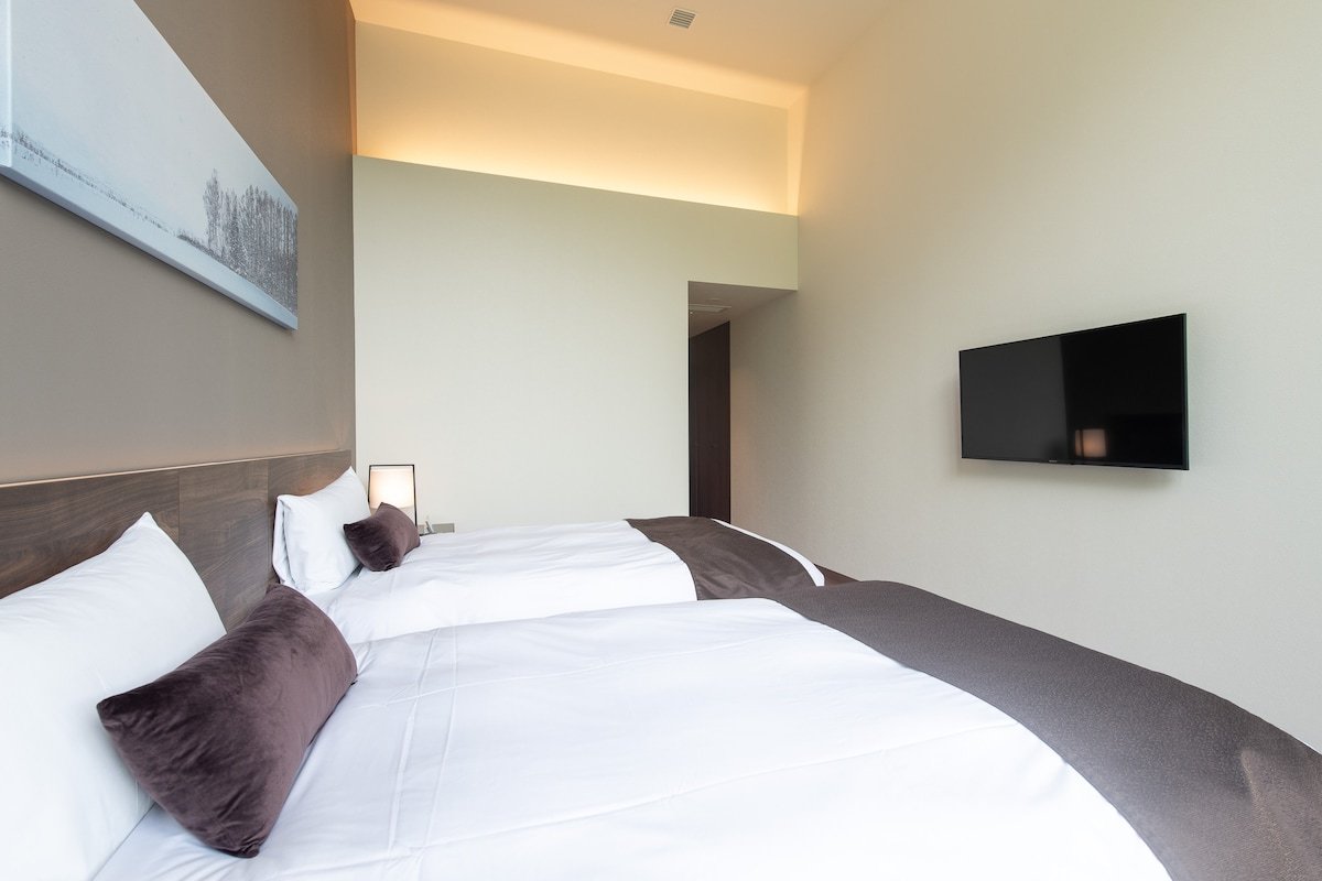 The Vale Rusutsu | 4BR Ski-in Ski-out Penthouse gallery image 5