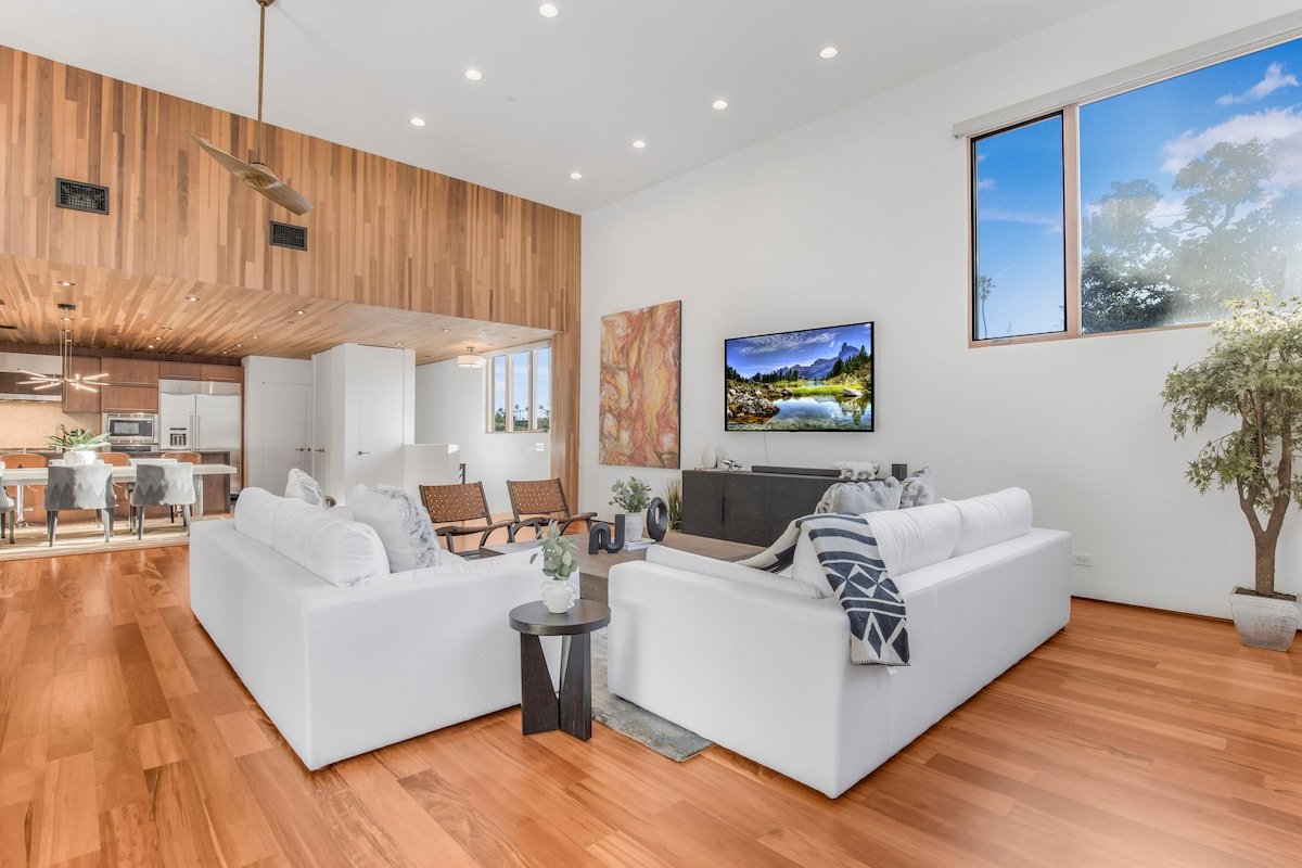 Breathtaking Beach Villa in the Heart of Venice gallery image 4