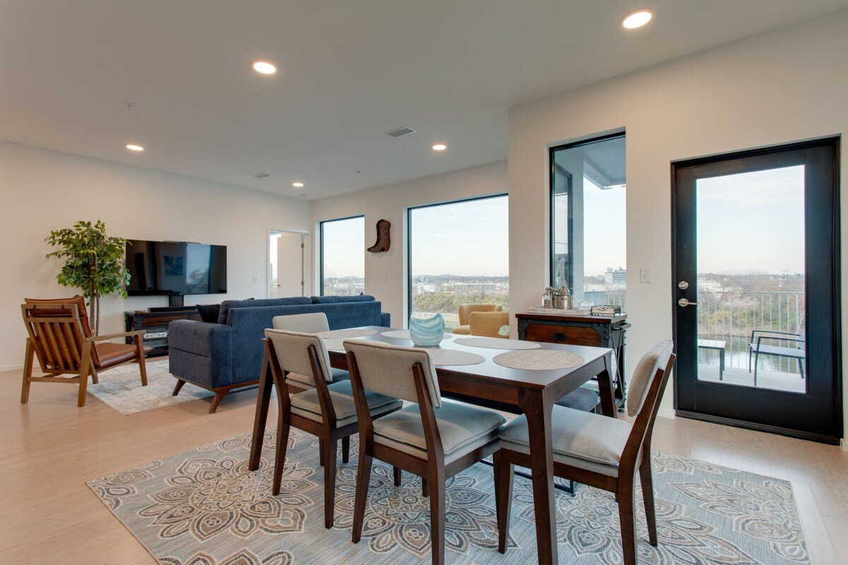 River Escape – River View|Walk to Broadway & Arena gallery image 5