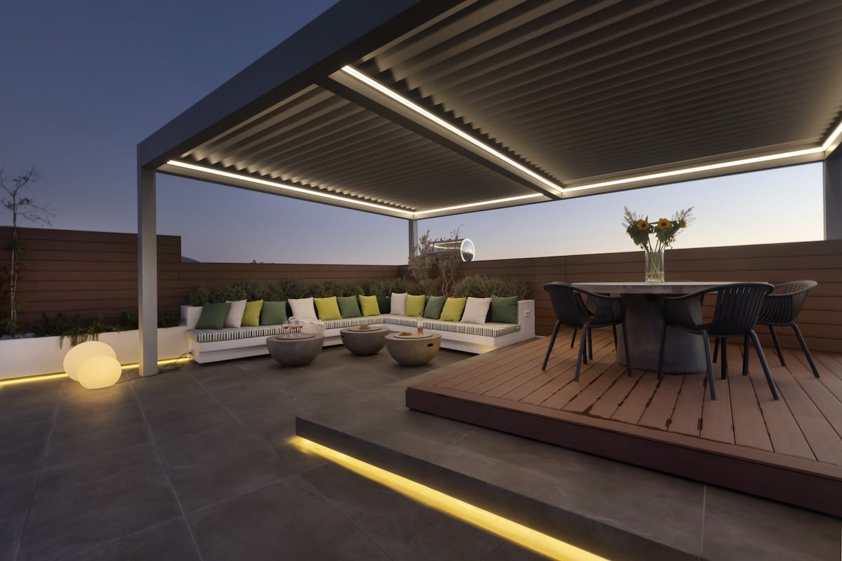 Stunning Penthouse With Spectacular Vistas! gallery image 5