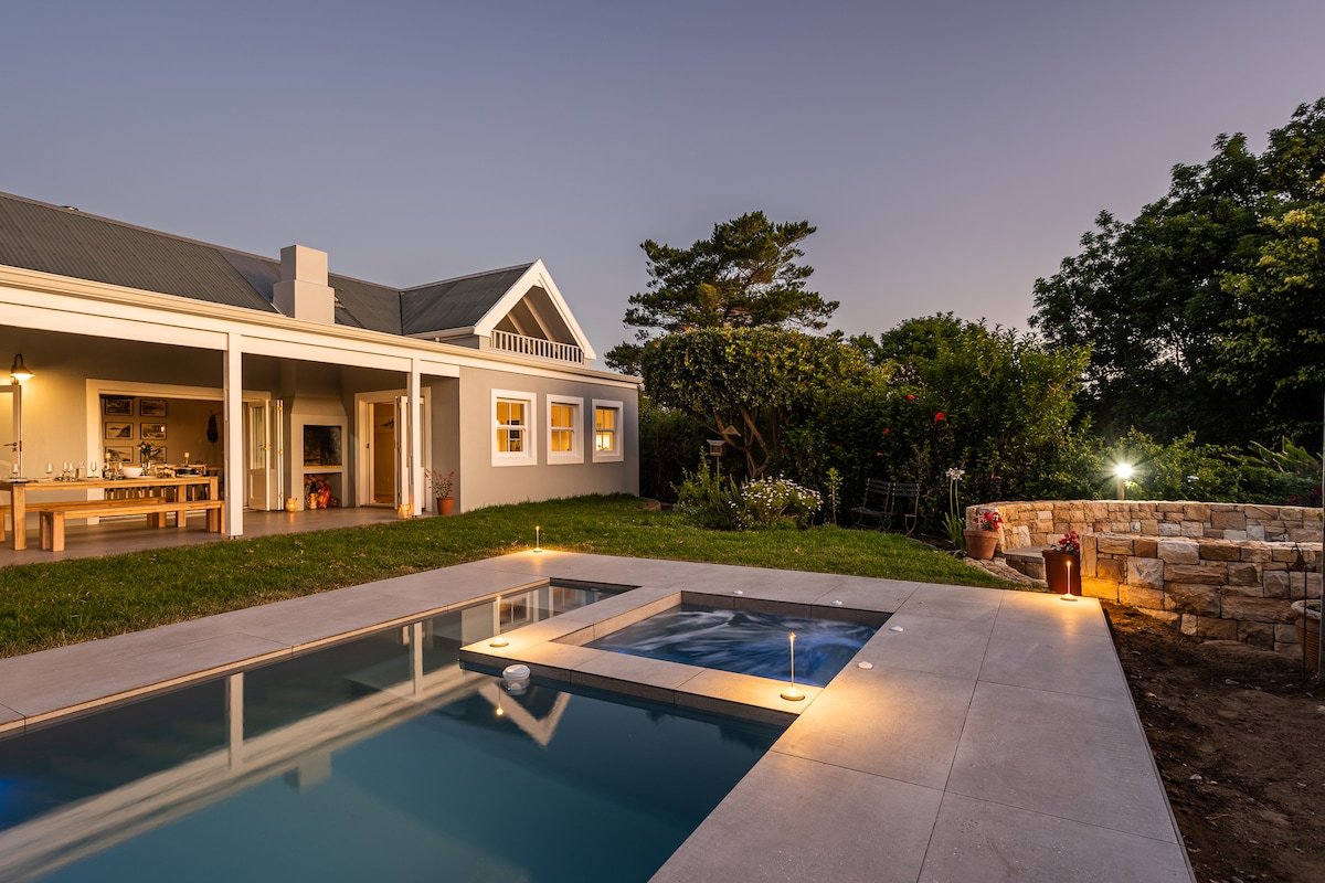 Noordhaven Villa – Hot Tub, Fire Pit and Pool gallery image 2