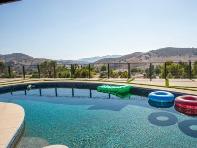 Stunning Home with VIEWS (pool/jacuzzi)