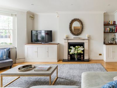 Stylish, Spacious, Family Apt in Kensington
