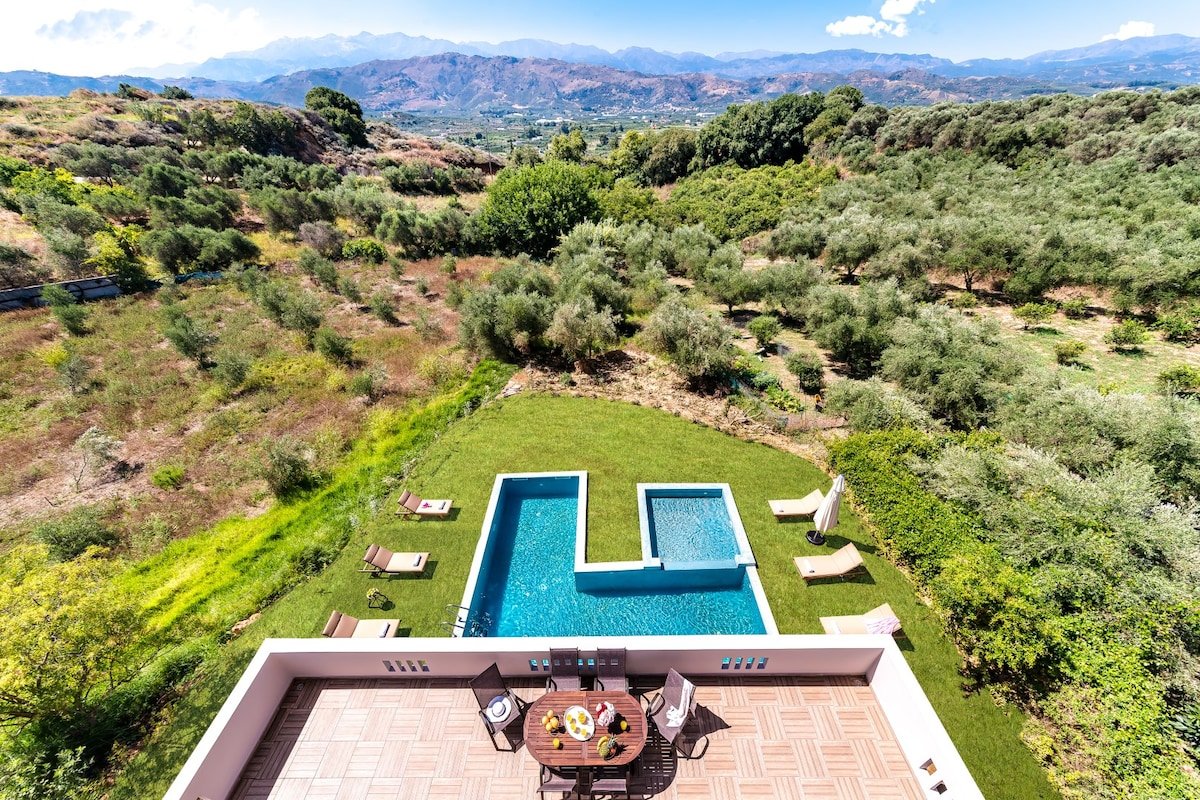 New Villa★Private heated pool★Wifi★BBQ★5 bedrooms gallery image 3