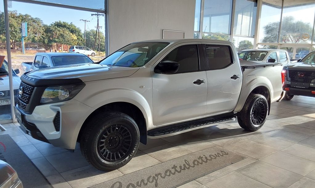 NISSAN NAVARA 2.5DDTI SE  for Sale in South Africa
