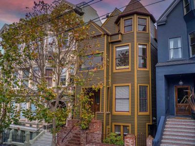 The Painted Man- SF Historic Victorian Mansion