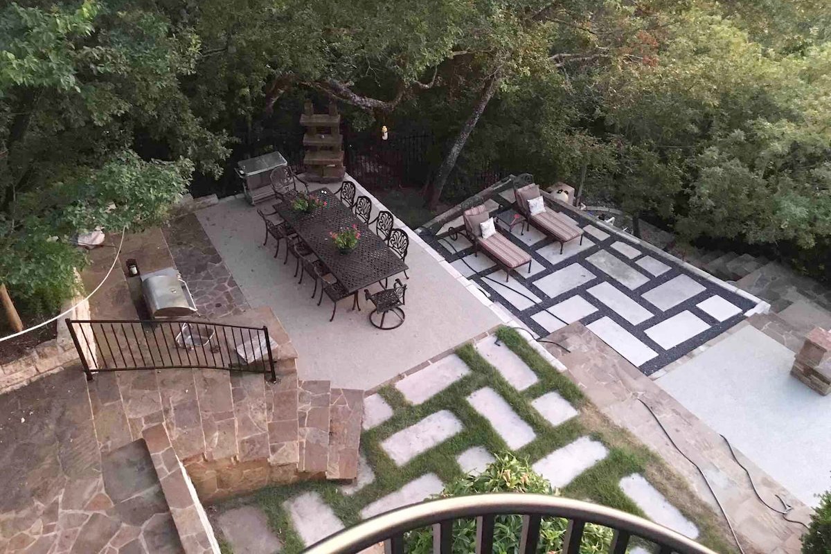 Bohemian lounge, bar, grill, pool & spa, 2 bdrms gallery image 5