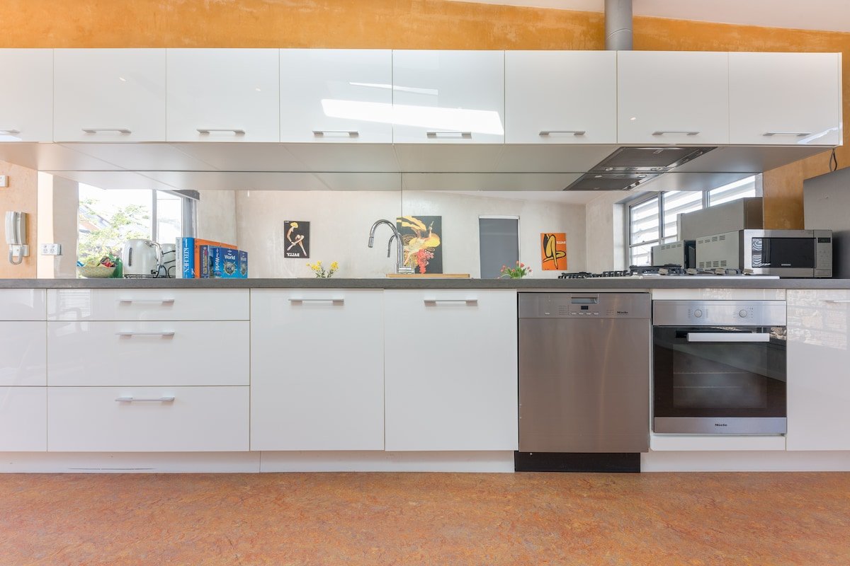 Designer house in quiet street on city doorstep gallery image 4