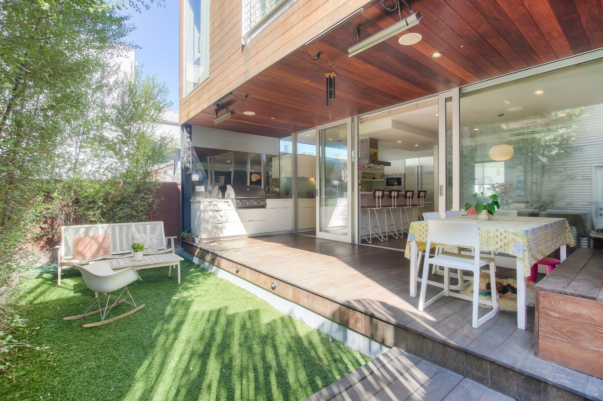 Modern 4 bedroom right off Venice Canals gallery image 5