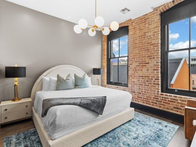 Luxe Downtown 4BR/4BA w/ 2 Sleeper Sofas!