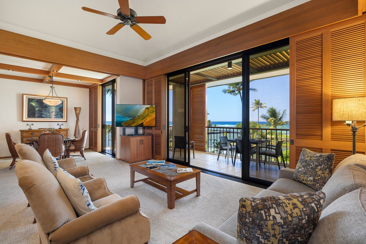 Breathtaking top floor Oceanfront Condo gallery image 3