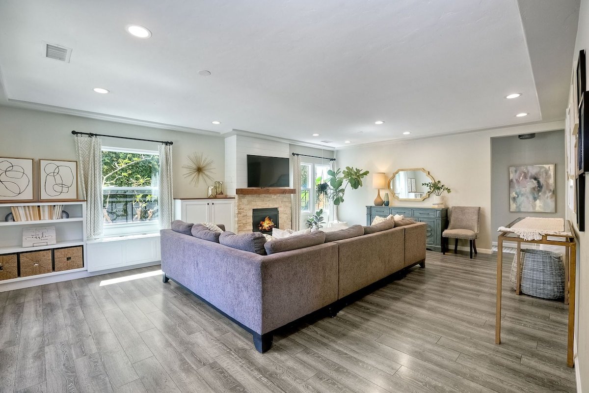 Spacious property 4Large Groups near Downtown gallery image 4