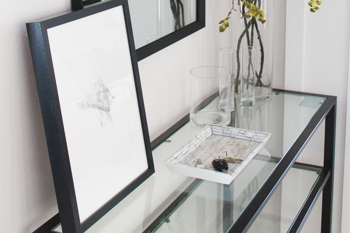 Modern Home in SE walk to Hawthorne & Division gallery image 3