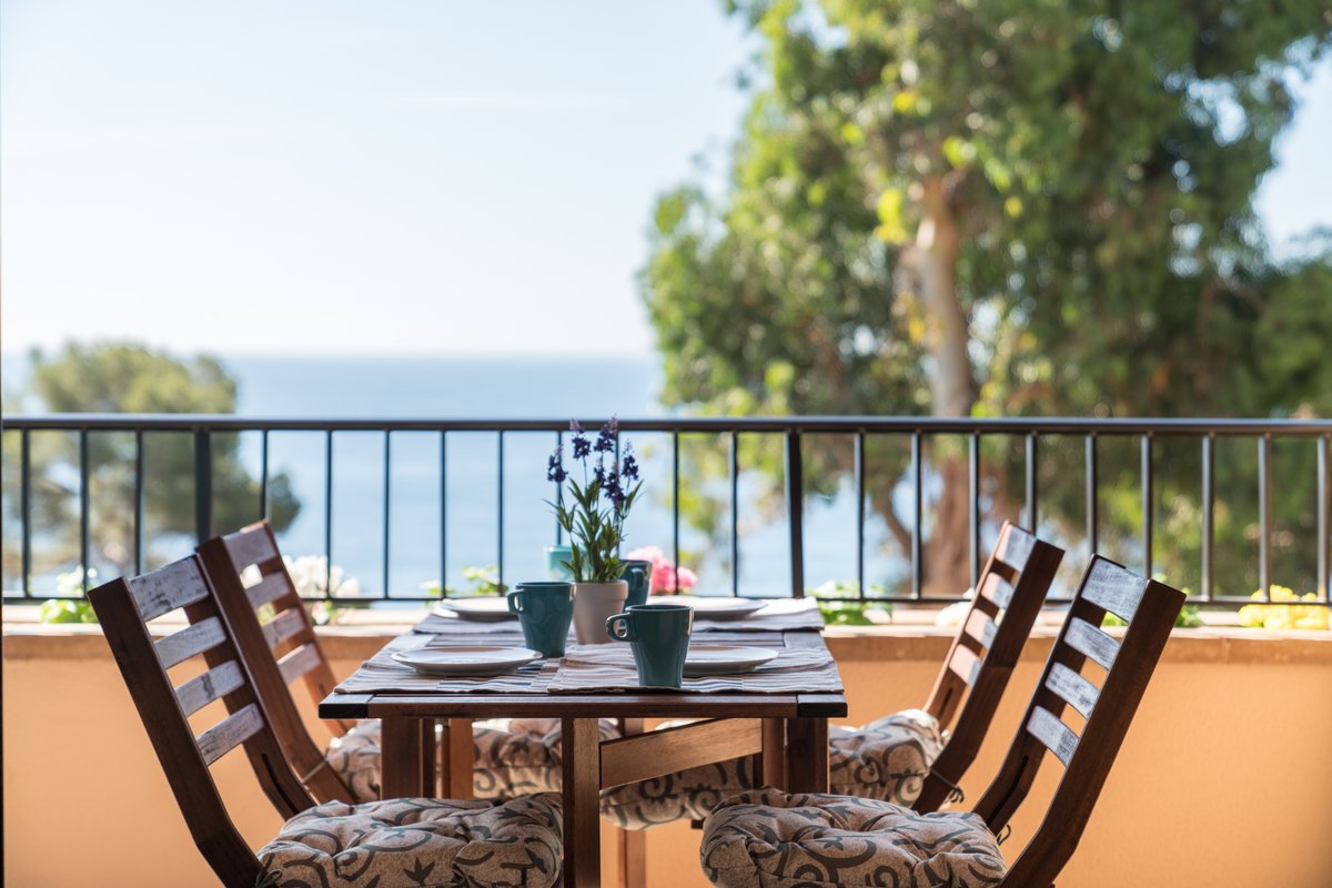 SeaHomes Vacations – Cala Banys Seafront Apt +PKG