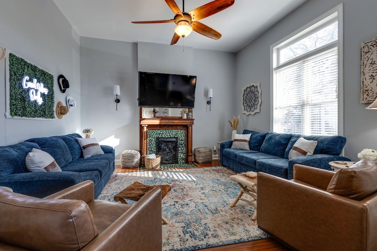 Music Row/Gulch/Vandy Walkable Home-Sleeps 12 gallery image 3