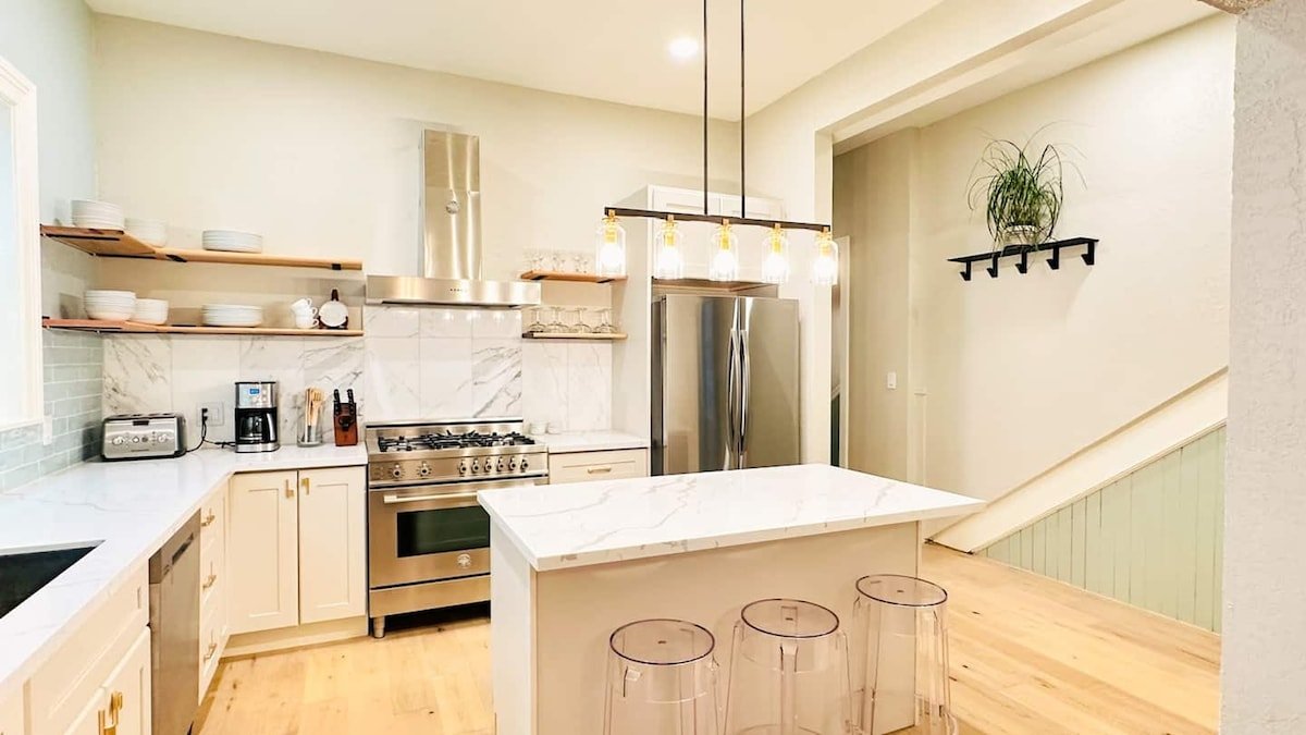 5-Bedroom Flat, Central, Close to Castro & Mission gallery image 4