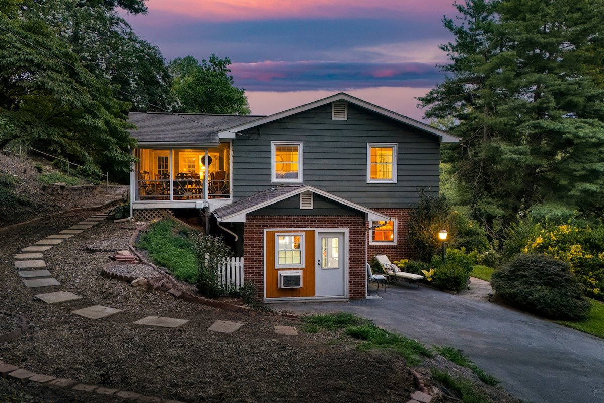 Asheville Sunset | 10min to Asheville + Ping Pong gallery image 2