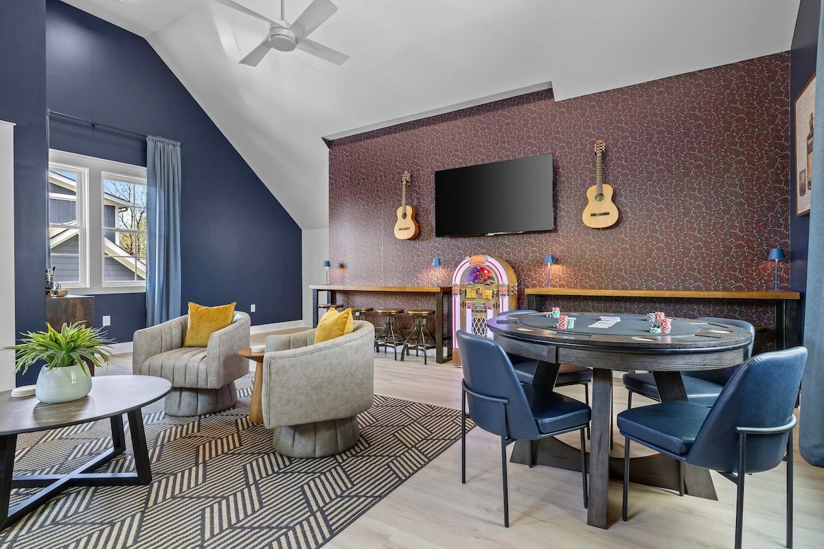 The Morrison – Karaoke, Theater, Backyard Oasis gallery image 4