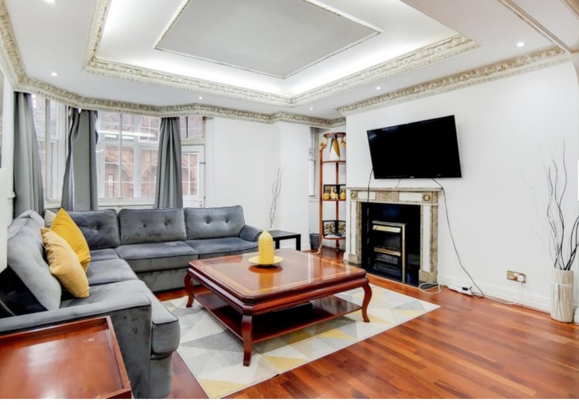 Huge 3 bedroom in front of the harrods gallery image 4