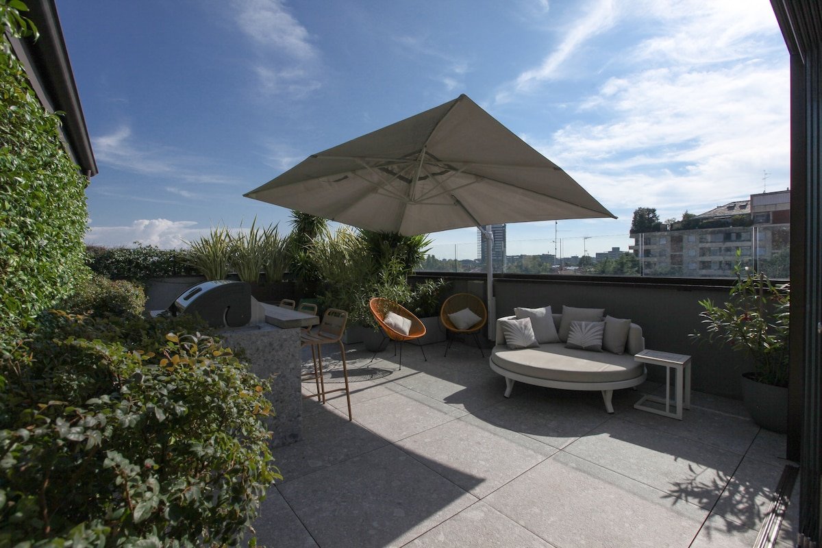 Exclusive Luxury Penthouse with Terrace & Garage gallery image 3